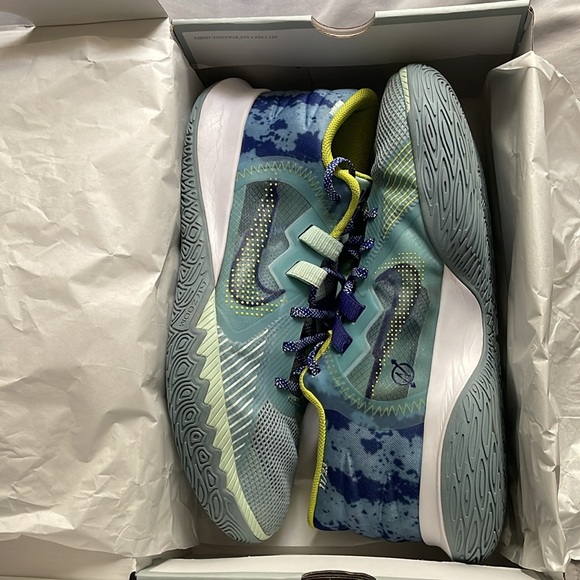 Kyrie flytrap v - Picture 2 of 4